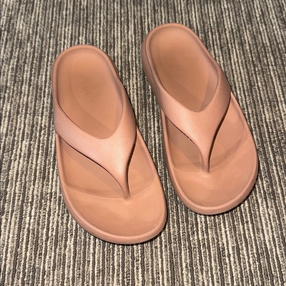 Calia Molded Flip Flops Size 8 - Picture 6 of 6